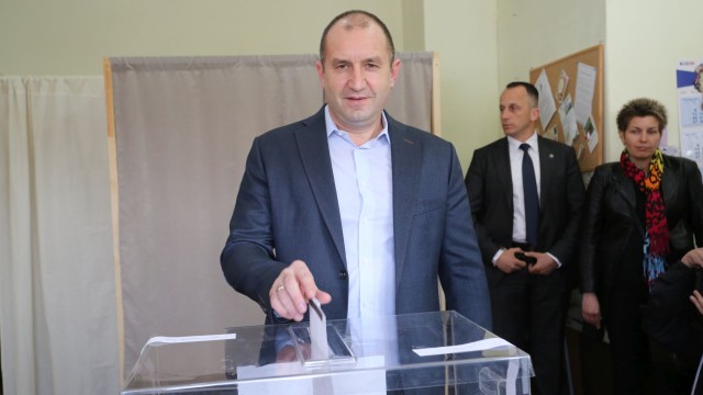 Снимка: Румен Радев: Гласувах за една по-добра, модерна и просперираща България