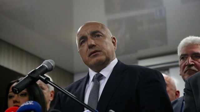 Снимка: Бойко Борисов разговаря с македонския президент Георге Иванов