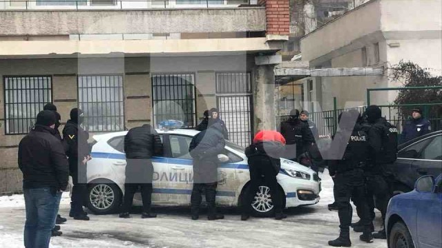 Снимка: Взривиха банкомат в столичния кв. „Илиянци”, петима са задържани след гонка (ОБНОВЕНА)