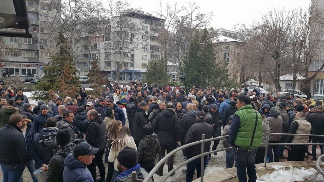 Снимка: Стотици поискаха лекарят, обвинен в убийството на крадец в Пловдив, да бъде освободен