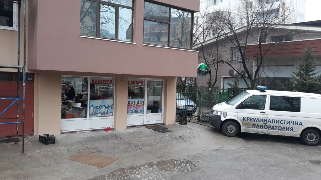 Снимка: Обирджии влязоха през витрината на пловдивски магазин