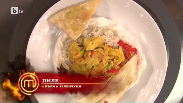 Даниел използва много техники за приготвянето на индийското си ястие