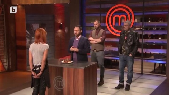 Журито оценява ястията на Станислав Райчев и Милена