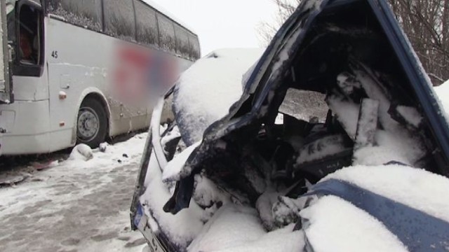Снимка: Верижна катастрофа затвори пътя Русе – Бяла: Удариха се автобус, тир и две коли