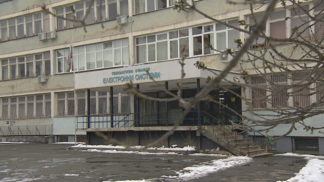 Снимка: Граждани и преподаватели готвят протест в защита на училище 