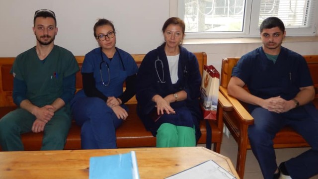 Снимка: Доброволци в борбата с COVID-19: Трима студенти по медицина помагат в старозагорската болница