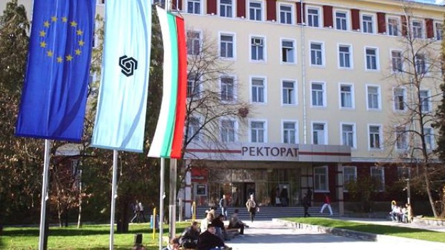 Снимка: Kандидатстудентският изпит по математикa в ТУ-София ще бъде онлайн 