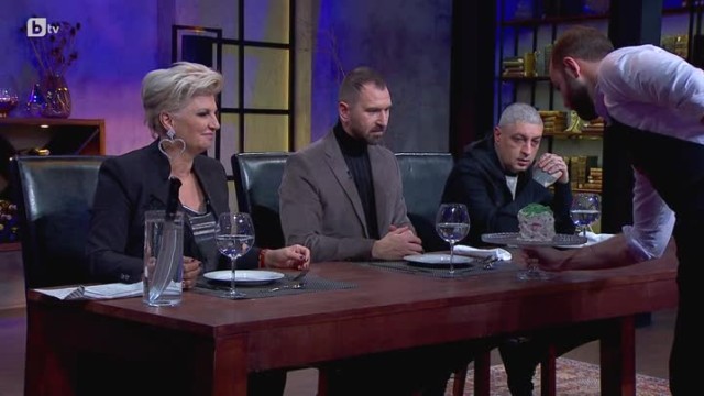 Елиас представя своята версия на 