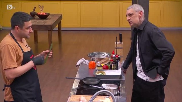 Само Мартин и пандата ядат бамбукови листа