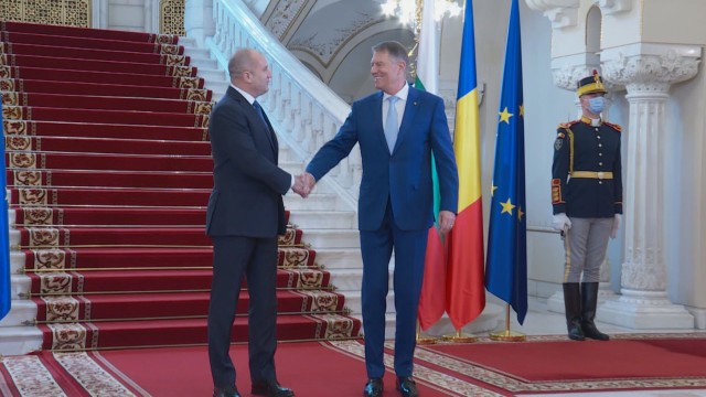 Снимка: Президентът Радев на среща с румънския си колега Клаус Йоханис