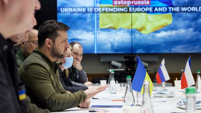 Снимка: Премиерите на Полша, Чехия и Словения се срещнаха със Зеленски в Киев