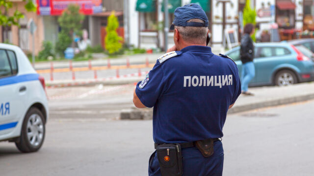 Снимка: Издирват мъж, залял с неустановена течност 52-годишна жена в дома ѝ