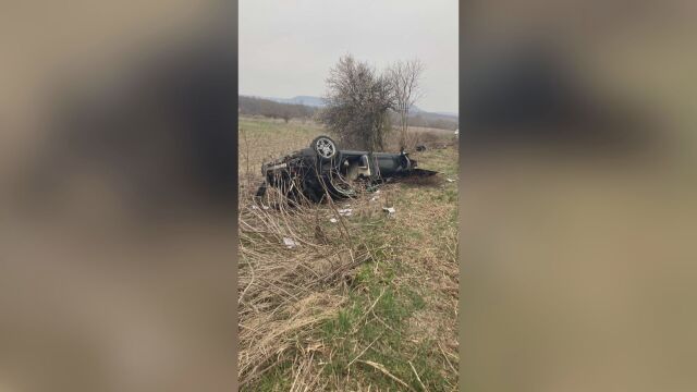 Снимка: 15-годишен, взел колата на родителите си, катастрофира край Шумен (СНИМКИ)