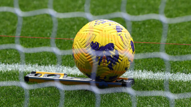 Снимка: „Паспортгейт“ клати Ередивизи, 133 мача трябва да бъдат преиграни