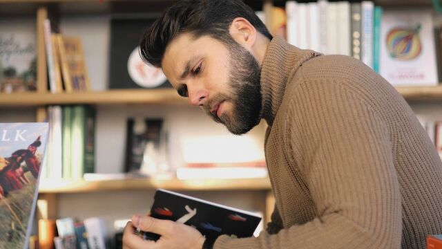 Снимка: Ергенът: Харесва ми да се изгубя между редовете на някоя книга