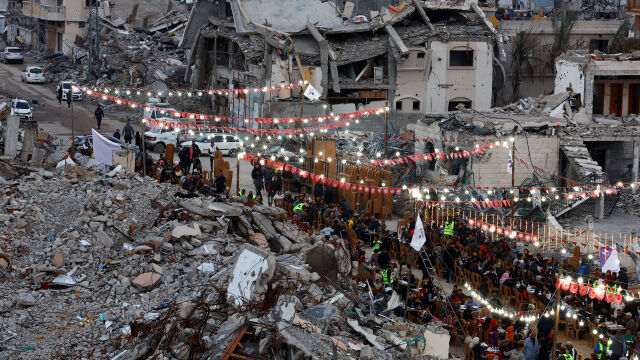 Израел обяви че спира достъпа на всякаква хуманитарна помощ до