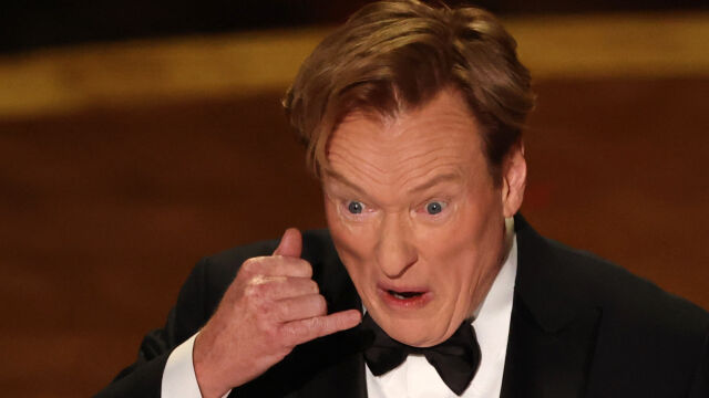 Водещият на наградите Оскар Конан О’Брайън направи завоалирана шега за