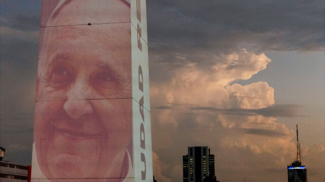 Папа Франциск си почина добре през нощта и е в