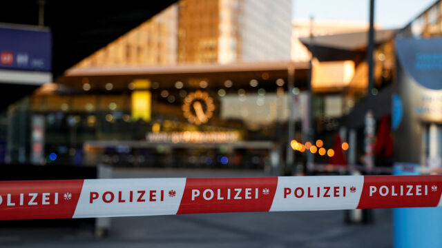 Полицията във Виена евакуира хората от главната гара на австрийската