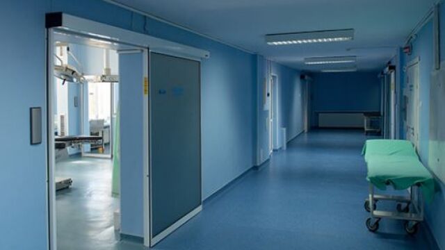 Пет деца на възраст от 14 до 17 години попаднаха