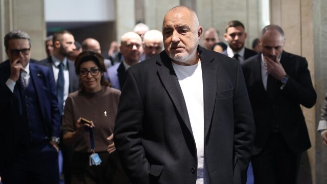 Управляващото мнозинство изобщо не е стабилно Това коментира в кулоарите