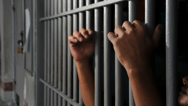 Съдът в Царево остави за постоянно в ареста двама чужденци