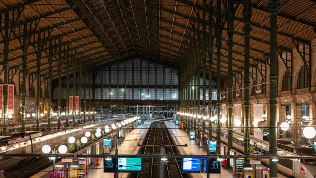 Френската полиция затвори движението към и от парижката жп гара