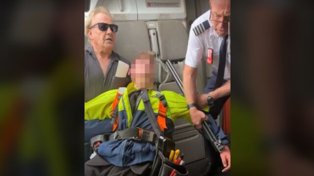 Полицията в Австралия повдигна обвинение на 17 годишен младеж качил се