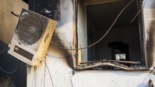 Пожар е възникнал в блок в Поморие Сигнал за пламъците