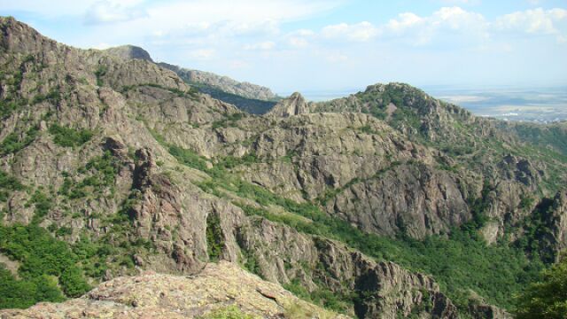 Планински спасители и пожарникари помогнаха на бедстващо семейство в планината