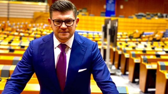 Консултантът на Калин Джорджеску Антон Писароглу обяви своята кандидатура за президентските