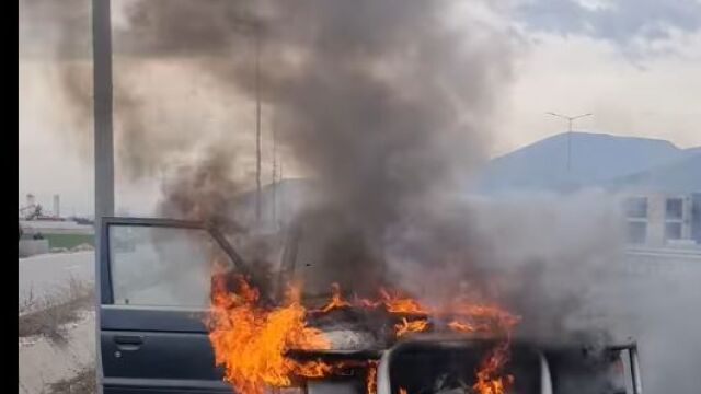 Джип се запали и изгоря на пътя между Пловдив и