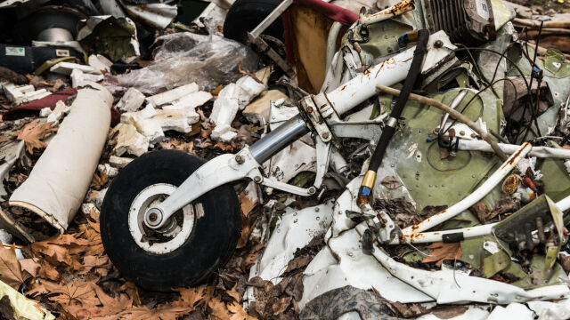 Най малко 12 души загинаха при катастрофа с малък самолет в