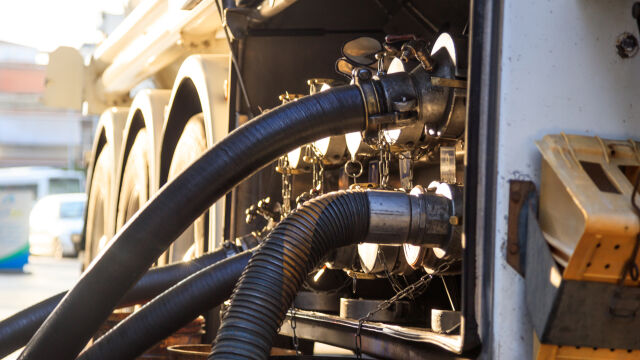 Откраднаха 600 литра дизелово гориво от полски камион спрял за