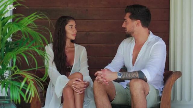 Снимка: Нов Ерген, нова свалка - пица и шоколад за момичетата (ВИДЕО)