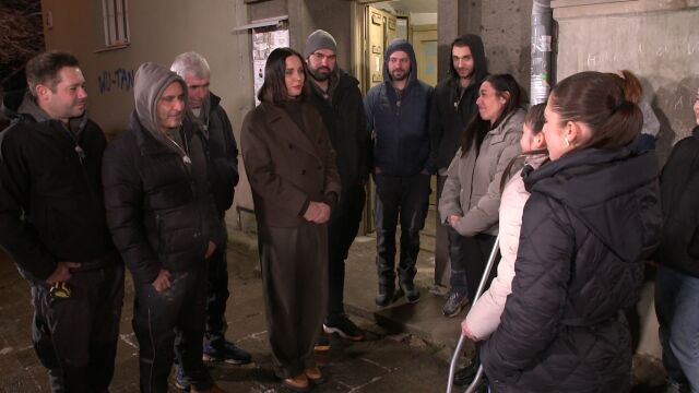 Снимка: За проблема с алкохола - споделят майка и дъщерите й в 
