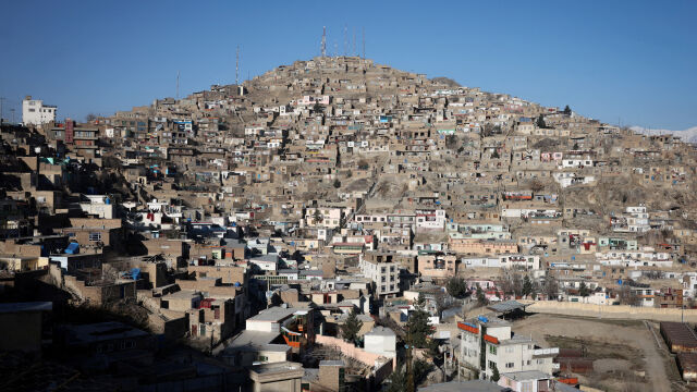 Снимка: Взривове и стрелба в Кабул, афганистански сили откриха огън по самолети