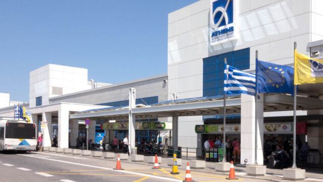 Задържаха мъж в Атина за шпионаж на военноморска база на Крит - стратегическо съоръжение за САЩ