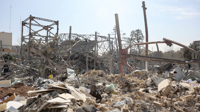 Снимка: Израел атакува щабове на службите за сигурност в Техеран