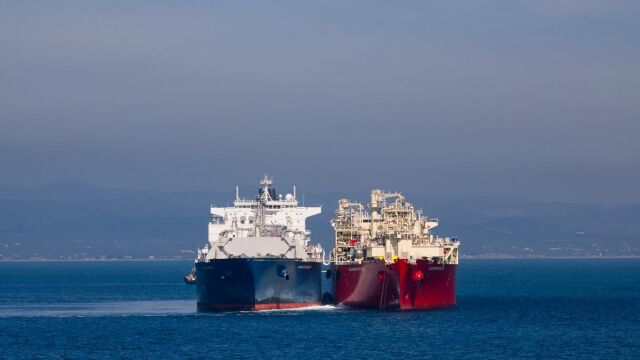 Снимка: Министерството на енергетиката: България зарежда втечнен газ на предкризисни цени