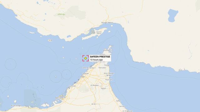 Снимка: Малтийски кораб е ударен от ракета в Ормузкия проток