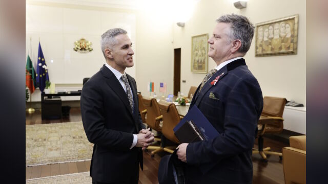 Снимка: Андрей Гюров обсъди с посланика на САЩ  Мартин Макдауъл ситуацията в Близкия изток