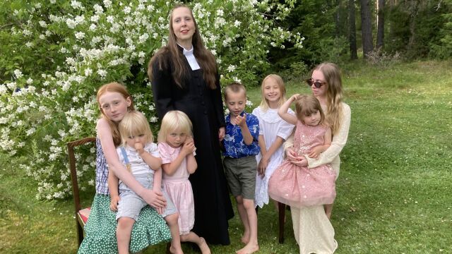 Снимка: Пасторка е майка на шест деца, пет от тях зачева чрез донори (СНИМКИ)