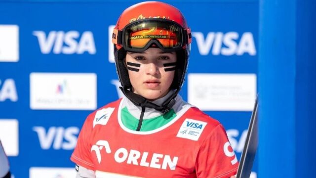 Снимка: ОНЛАЙН РЕПОРТАЖ: Най-важното спускане на Малена Замфирова (ВИДЕО)