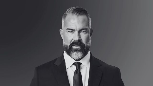 Снимка: Шок в света на красотата: директор на Estée Lauder издъхна в ръцете на съпруга си (СНИМКИ)