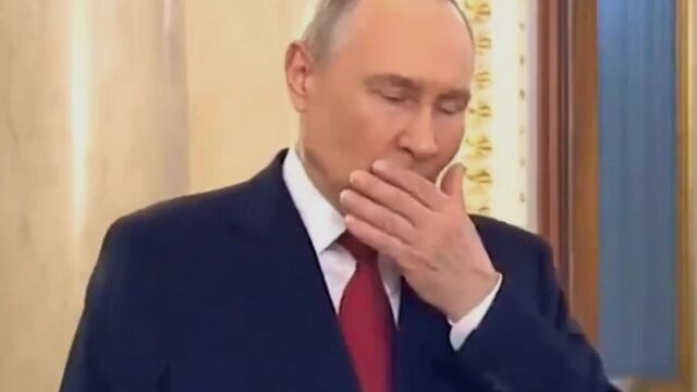 Снимка: Саботаж или грешка?: Кремъл пусна и бързо изтри кадри с Владимир Путин, който кашля (ВИДЕО)