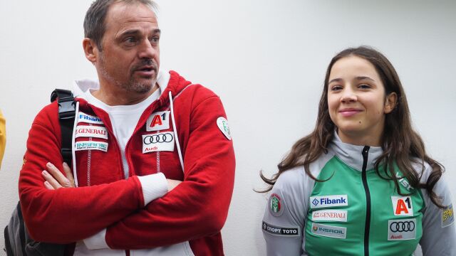 Снимка: Бащата на Малена: Очакваме да хвърли патериците до 10 септември (ВИДЕО)