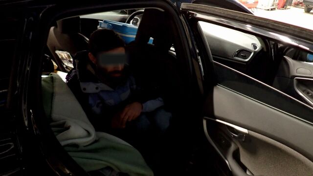 Снимка: Гранични полицаи на „Малко Търново“ хванаха чужд гражданин, криещ се под багаж в купето