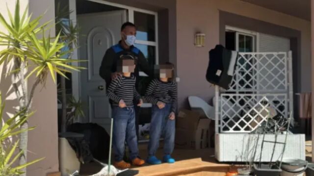 Снимка: Съдят родителите, държали децата си затворени в 