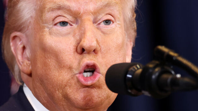 Снимка: Тръмп: САЩ унищожиха напълно десет ирански плавателни съда за полагане на мини